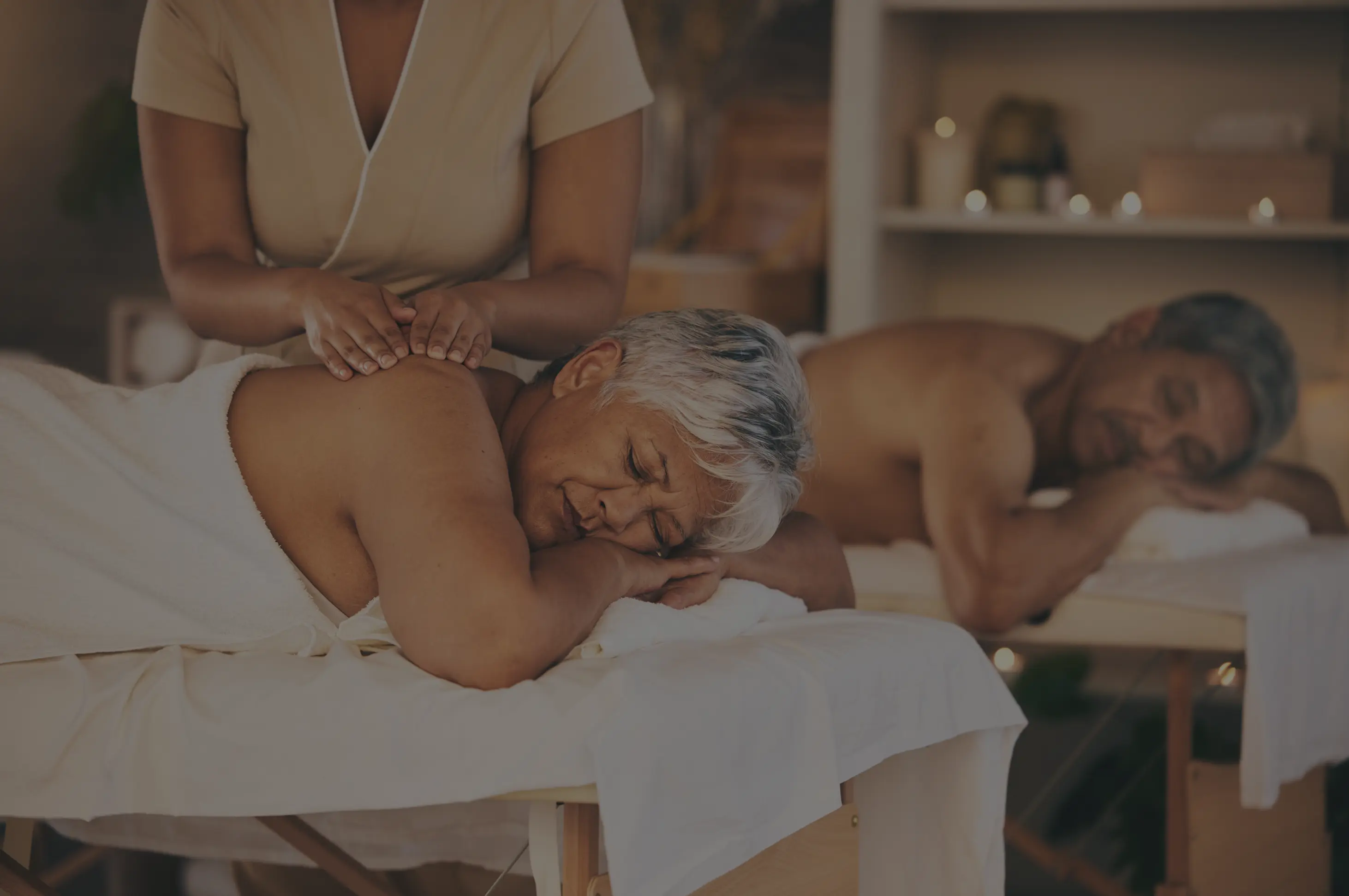 Picture of an elderly Indian couple enjoying a romantic couples massage at Pause Spa